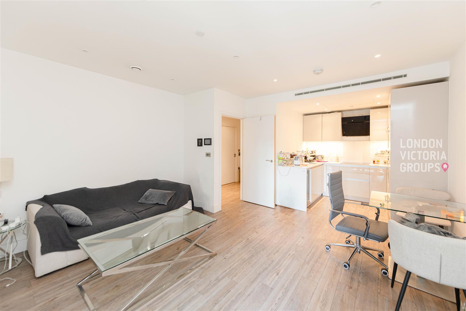 1 bed property in Wiverton Tower, 4 New Drum Street, London